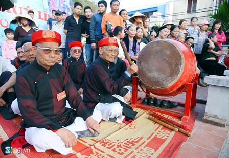 Trai Hà Nội cởi trần thi vật